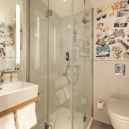 - The Niu, Mill Muelheim, An Ihg 3* Cologne