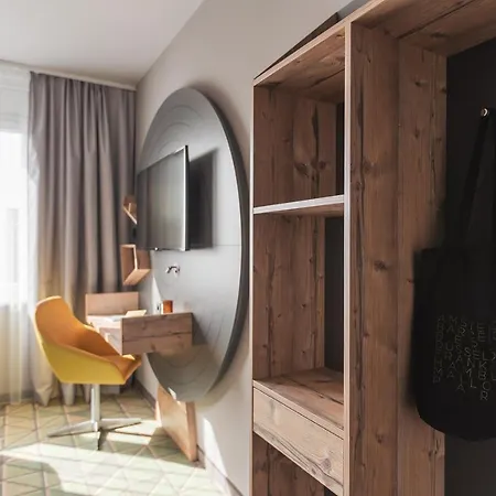 - The Niu, Mill Muelheim, An Ihg Hotel Cologne