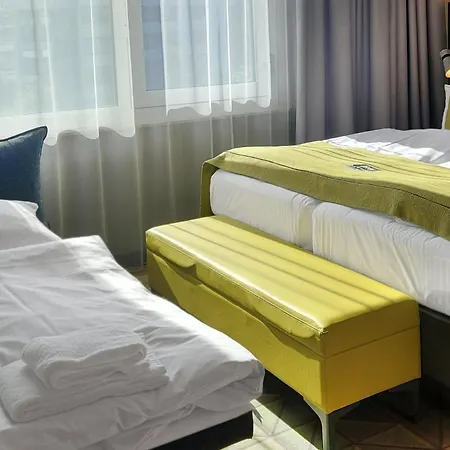 - The Niu, Mill Muelheim, An Ihg Szálloda 3*